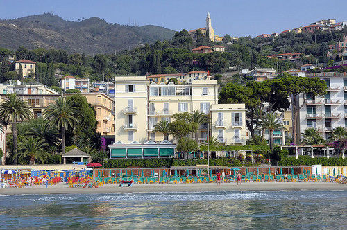 Beau Sejour Hotel 3*